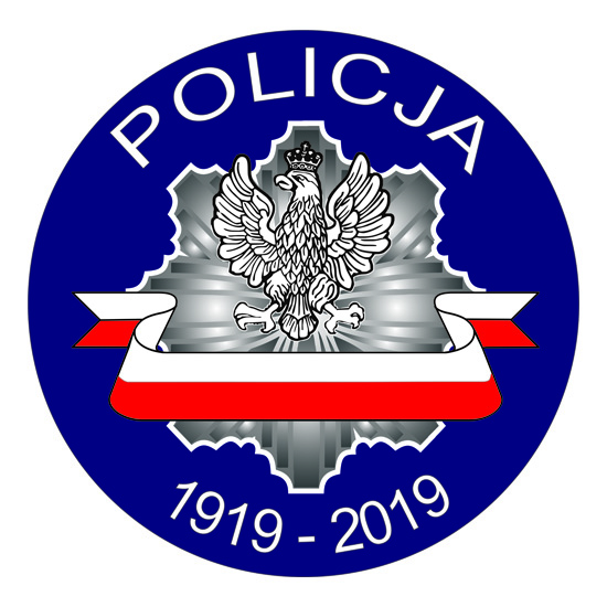 zdjęcie kolorowe: znak graficzny przedstawiający policyjną odnzakę z flaga Polski i napisem 1919-2019