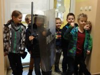 Wizyta dzieci ze SP 24 w Zabrzu w komisariacie IV Policji w Zabrzu
