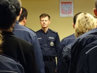 Komendant Miejski Policji w Zabrzu insp. Dariusz Wesołowski podczas wręczania nagród