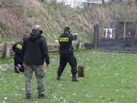 Policjanci z zabrzańskiej komendy podczas treningu strzeleckiego