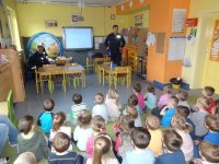 Zabrzańscy policjanci podczas spotkania z dziećmi w Przedszkolu nr 2 w Zabrzu - Biskupicach