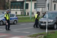 Działania zabrzańskiej drogówki z uczniami gimnazjum o profilu policyjnym w ramach Międzynarodowego Dnia Grzeczności za Kierownicą