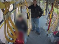 Mężczyzna podejrzewany o wybicie szyby w tramwaju