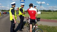 Policjanci zabrzańskiej drogówki podczas akcji promującej bezpieczeństwo rowerzystów