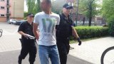 Zabrzańscy policjanci podczas zatrzymania mężczyzny podejrzanego o rozbój na ulicy Legnickiej