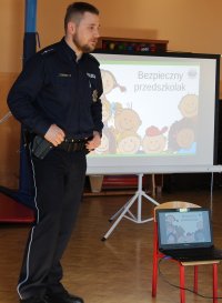 Zabrzańscy policjanci podczas spotkania z przedszkolakami