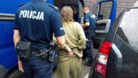 Zabrzańscy policjanci podczas czynności z kobietą podejrzaną o zabójstwo konkubenta