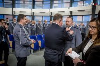 Policjanci biorący udział w uroczystościach odznaczenia medalami Za Długoletnią Służbę i Za Zasługi dla Policji