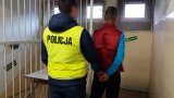 Zabrzański policjant z mężczyzną podejrzanym o kradzież z włamaniem do dwóch placówek handlowych