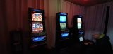zdjęcie kolorowe: zabezpieczone automat do nielegalnego hazardu.