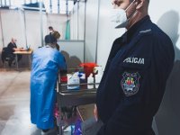 Zabrzańscy policjanci podczas szczepienia na covid-19